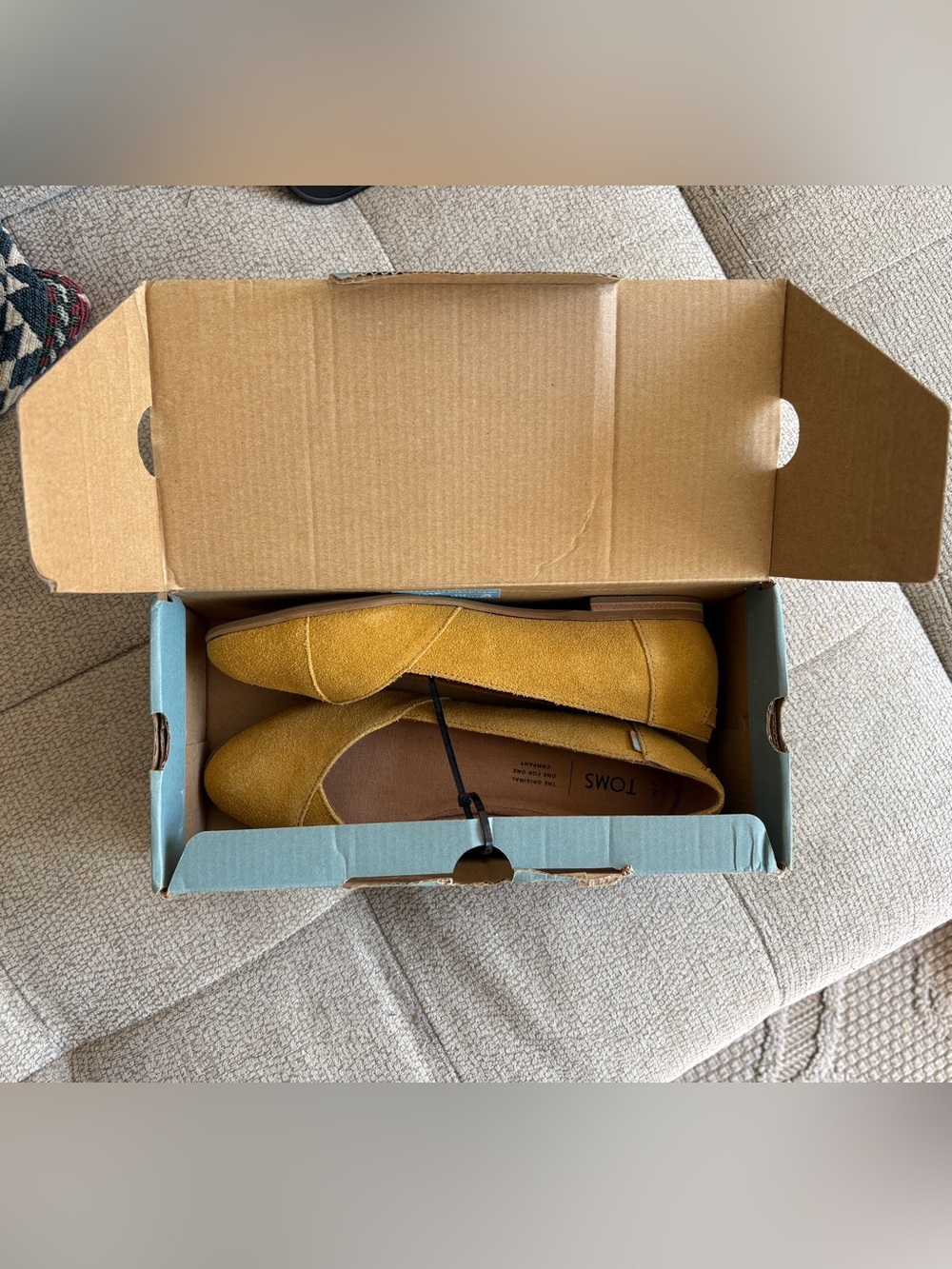 NWT Toms Women's Julie Suede Flats in mustard, size 7